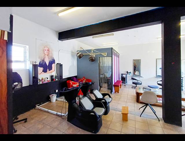 66M² BUSINESS CENTRE FOR SALE IN KLEINMOND CENTRAL